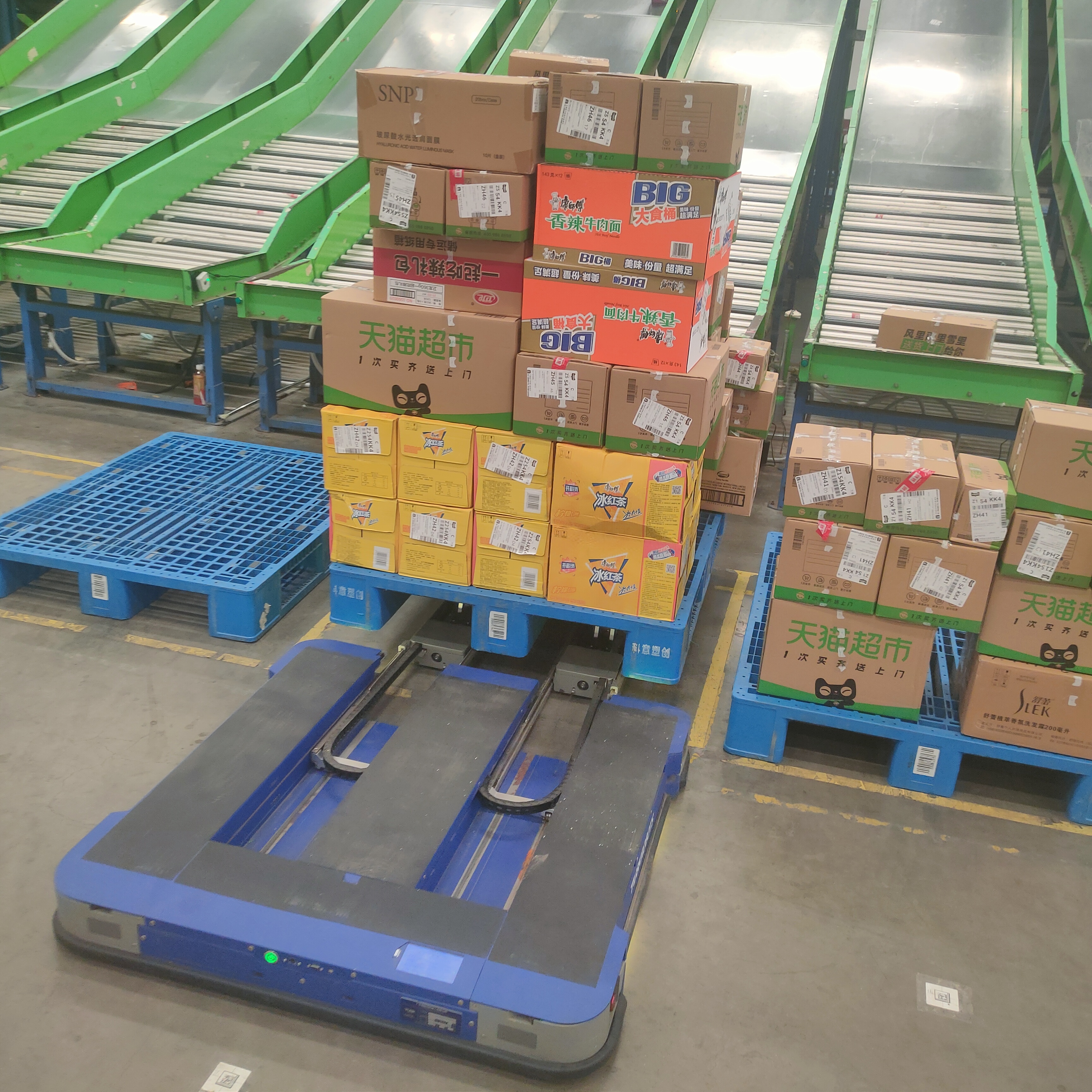 搬运机器人的工作原理、优势和应用领域